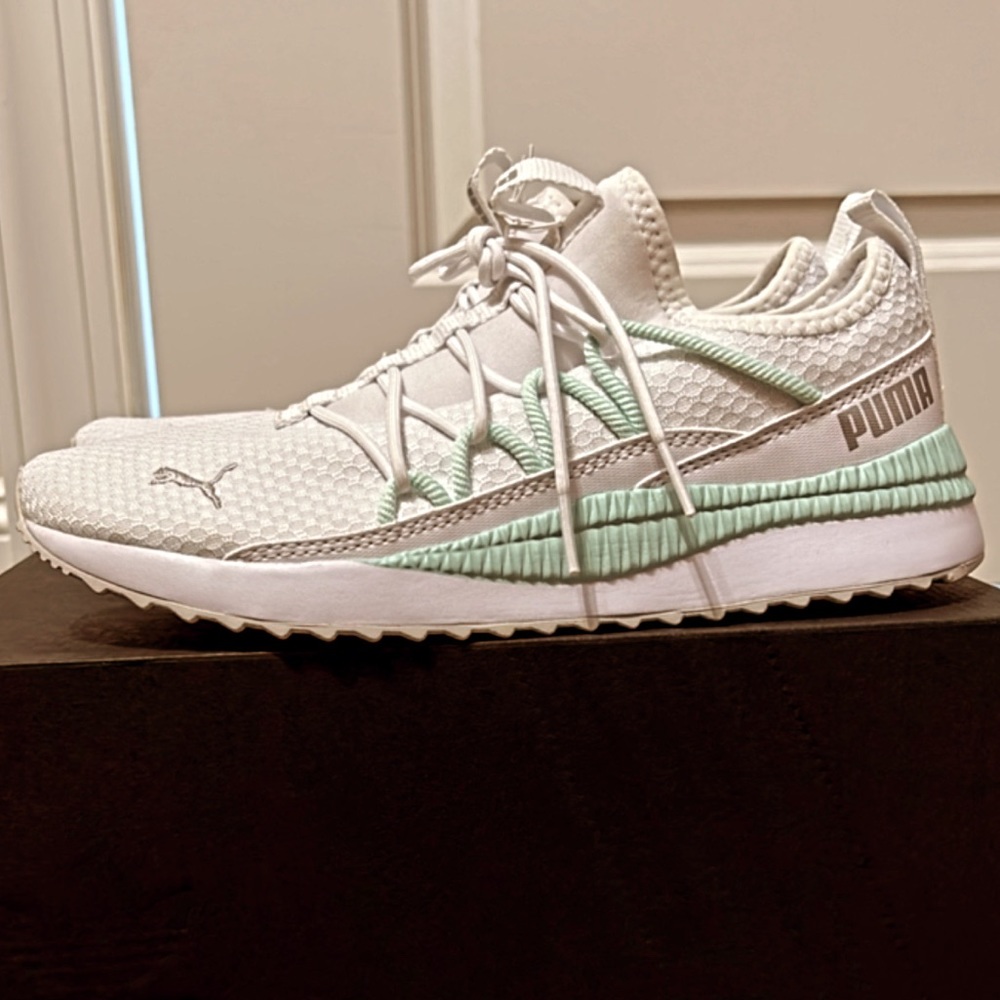 White and Teal Size 8 Puma - Running Sophia Slip On